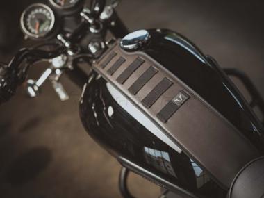 SW MOTECH TANK STRAP LEGEND BONNEVILLE THRUXTON SCRAMBLER