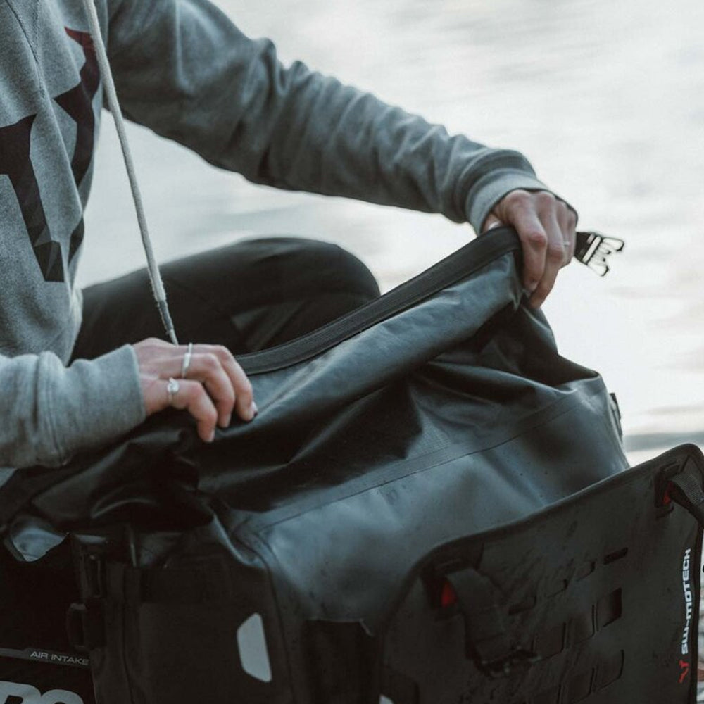 SYS BAG SW MOTECH WATERPROOF WITH ADAPTER PLATE 27L-40L RIGHT FOR PRO OR EVO SIDE CARRIER