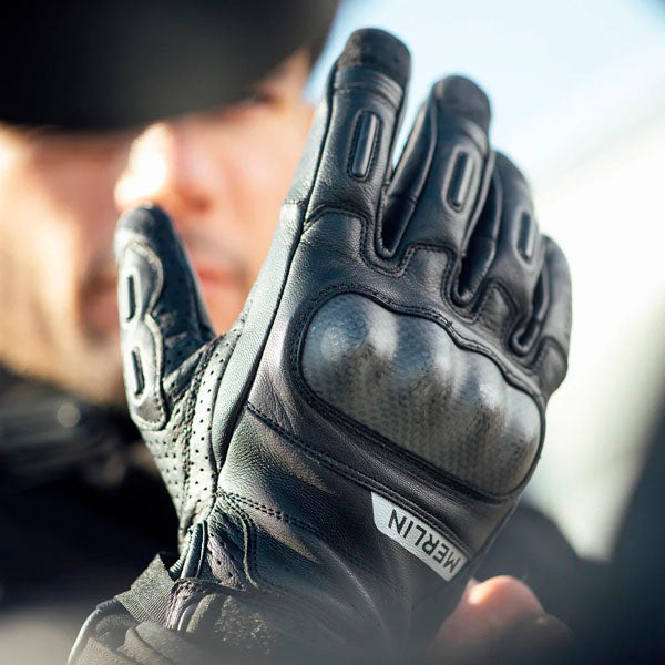 OverlandAirD3OGloveMerlinBlackLifestyle1_600